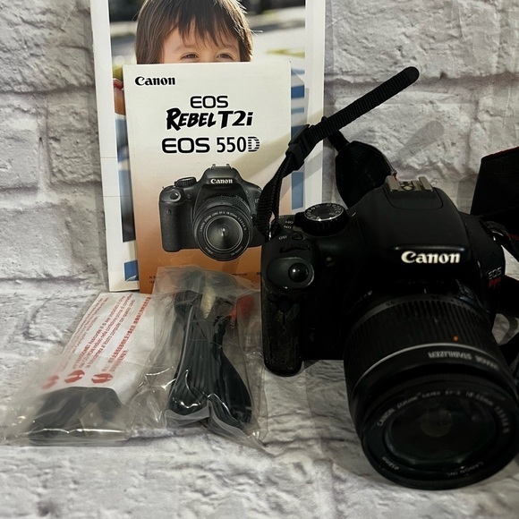 Canon EOS Digital Rebel T2i Digital w/18-55mm IS II Lens kit used camera - Picture 2 of 16